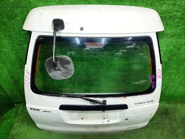 ДВЕРЬ ПЯТАЯ НА TOYOTA NOAH CR52