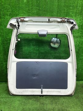 ДВЕРЬ ПЯТАЯ НА TOYOTA NOAH CR52