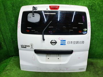 ДВЕРЬ ПЯТАЯ НА NISSAN NV200 M20