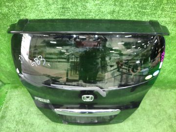 ДВЕРЬ ПЯТАЯ НА HONDA FREED GB3