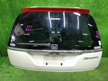 ДВЕРЬ ПЯТАЯ НА HONDA STREAM RN1