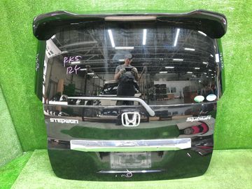 ДВЕРЬ ПЯТАЯ НА HONDA STEPWGN RK5