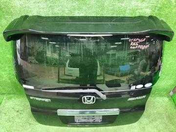 ДВЕРЬ ПЯТАЯ НА HONDA STEPWGN RK5