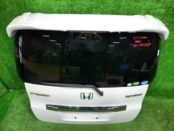 ДВЕРЬ ПЯТАЯ НА HONDA STEPWGN RK5