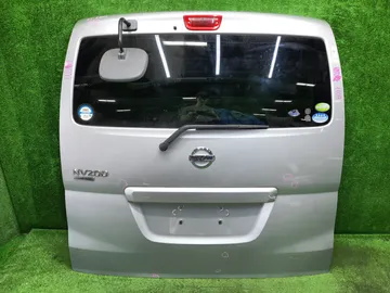 ДВЕРЬ ПЯТАЯ НА NISSAN NV200 VM20