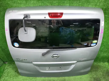 ДВЕРЬ ПЯТАЯ НА NISSAN NV200 VM20