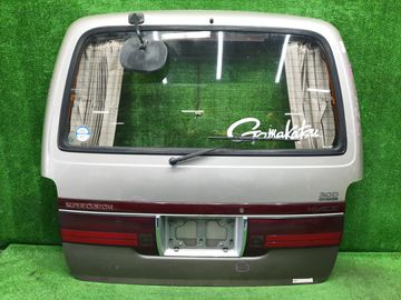 ДВЕРЬ ПЯТАЯ НА TOYOTA HIACE KZH100