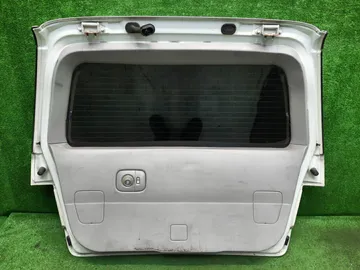ДВЕРЬ ПЯТАЯ НА NISSAN BASSARA U30