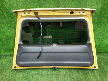 ДВЕРЬ ПЯТАЯ НА MITSUBISHI LANCER CEDIA CS5W