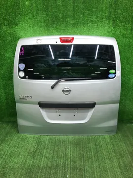 ДВЕРЬ ПЯТАЯ НА NISSAN NV200 M20