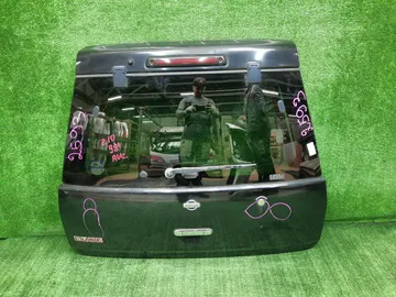 ДВЕРЬ ПЯТАЯ НА NISSAN CUBE Z10