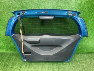 ДВЕРЬ ПЯТАЯ НА HONDA FIT GP1