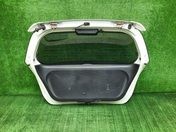 ДВЕРЬ ПЯТАЯ НА HONDA FIT GD1