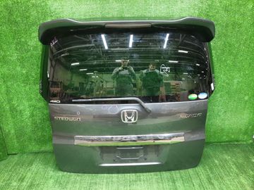 ДВЕРЬ ПЯТАЯ НА HONDA STEPWGN RK5