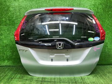 ДВЕРЬ ПЯТАЯ НА HONDA FIT GK3