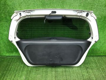 ДВЕРЬ ПЯТАЯ НА HONDA FIT GD3