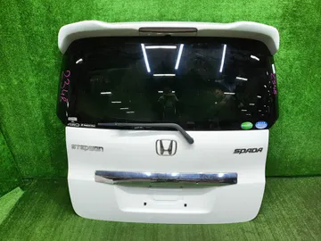 ДВЕРЬ ПЯТАЯ НА HONDA STEPWGN RK5