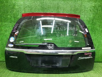 ДВЕРЬ ПЯТАЯ НА HONDA STREAM RN2