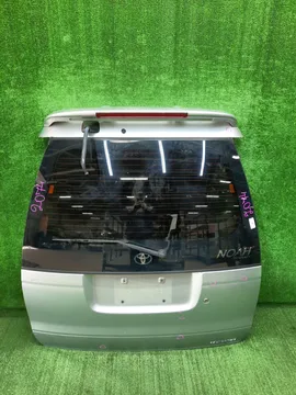 ДВЕРЬ ПЯТАЯ НА TOYOTA NOAH SR40G