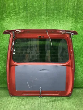 ДВЕРЬ ПЯТАЯ НА TOYOTA NOAH SR40G