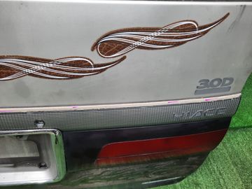 ДВЕРЬ ПЯТАЯ НА TOYOTA HIACE KZH100