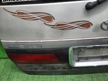 ДВЕРЬ ПЯТАЯ НА TOYOTA HIACE KZH100