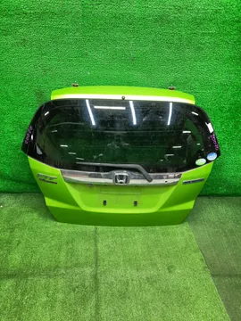 ДВЕРЬ ПЯТАЯ НА HONDA FIT GP1