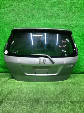 ДВЕРЬ ПЯТАЯ НА HONDA FIT GD3