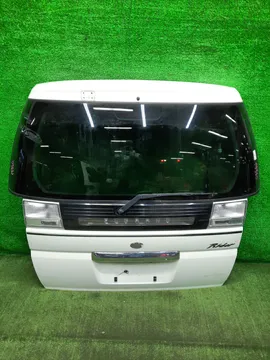 ДВЕРЬ ПЯТАЯ НА NISSAN ELGRAND E50