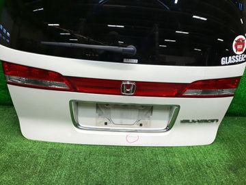 ДВЕРЬ ПЯТАЯ НА HONDA ELYSION RR1