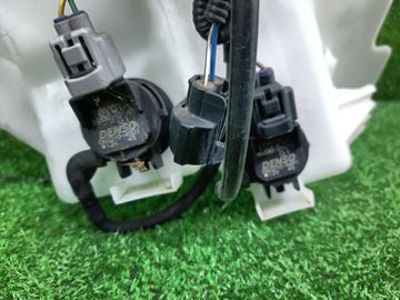 БАЧОК ОМЫВАТЕЛЯ НА TOYOTA AQUA NHP10