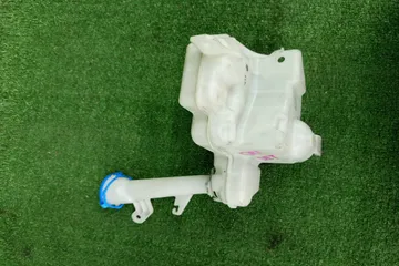 БАЧОК ОМЫВАТЕЛЯ НА HONDA FIT GR1