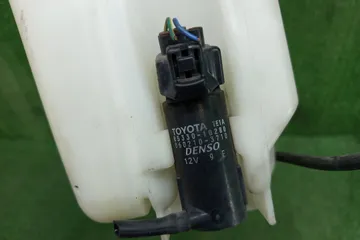 БАЧОК ОМЫВАТЕЛЯ НА TOYOTA PREMIO NZT240