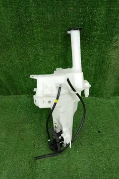 БАЧОК ОМЫВАТЕЛЯ НА TOYOTA AQUA MXPK11