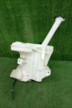 БАЧОК ОМЫВАТЕЛЯ НА TOYOTA AQUA NHP10