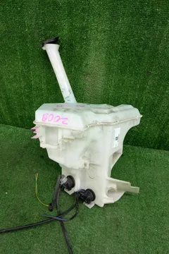 БАЧОК ОМЫВАТЕЛЯ НА TOYOTA AQUA NHP10