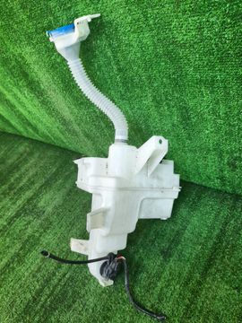 БАЧОК ОМЫВАТЕЛЯ НА TOYOTA HARRIER ZSU60W