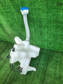 БАЧОК ОМЫВАТЕЛЯ НА TOYOTA HARRIER ZSU60W