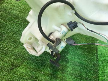 БАЧОК ОМЫВАТЕЛЯ НА SUBARU FORESTER SJG