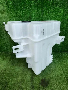БАЧОК ОМЫВАТЕЛЯ НА TOYOTA LAND CRUISER FJA300W