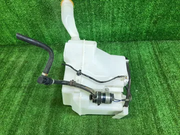 БАЧОК ОМЫВАТЕЛЯ НА SUBARU FORESTER SH5