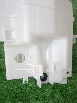 БАЧОК ОМЫВАТЕЛЯ НА LEXUS GX550 VJA252W