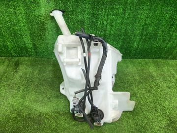 БАЧОК ОМЫВАТЕЛЯ НА TOYOTA AQUA NHP10