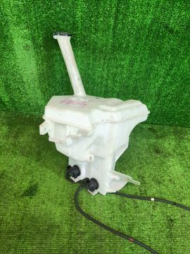 БАЧОК ОМЫВАТЕЛЯ НА TOYOTA AQUA NHP10