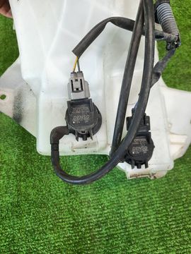 БАЧОК ОМЫВАТЕЛЯ НА TOYOTA AQUA NHP10