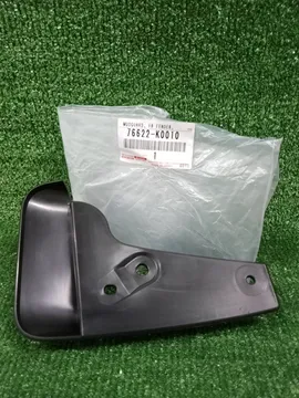 БРЫЗГОВИК НА TOYOTA YARIS KSP210