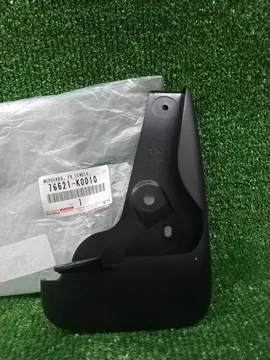 БРЫЗГОВИК НА TOYOTA YARIS KSP210