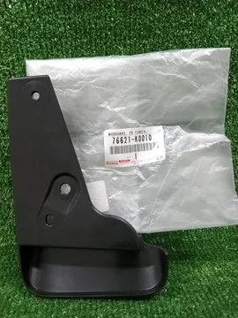 БРЫЗГОВИК НА TOYOTA YARIS KSP210