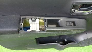 ДВЕРЬ НА TOYOTA VITZ NCP131
