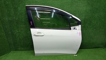 ДВЕРЬ НА TOYOTA VITZ NSP135
